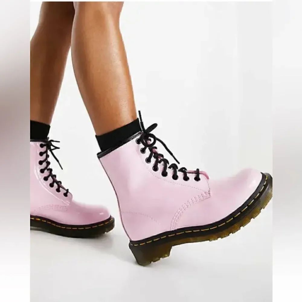Dr. Martens 1460 Pink Patent
Leather 8-Eye Boot Size 8 L